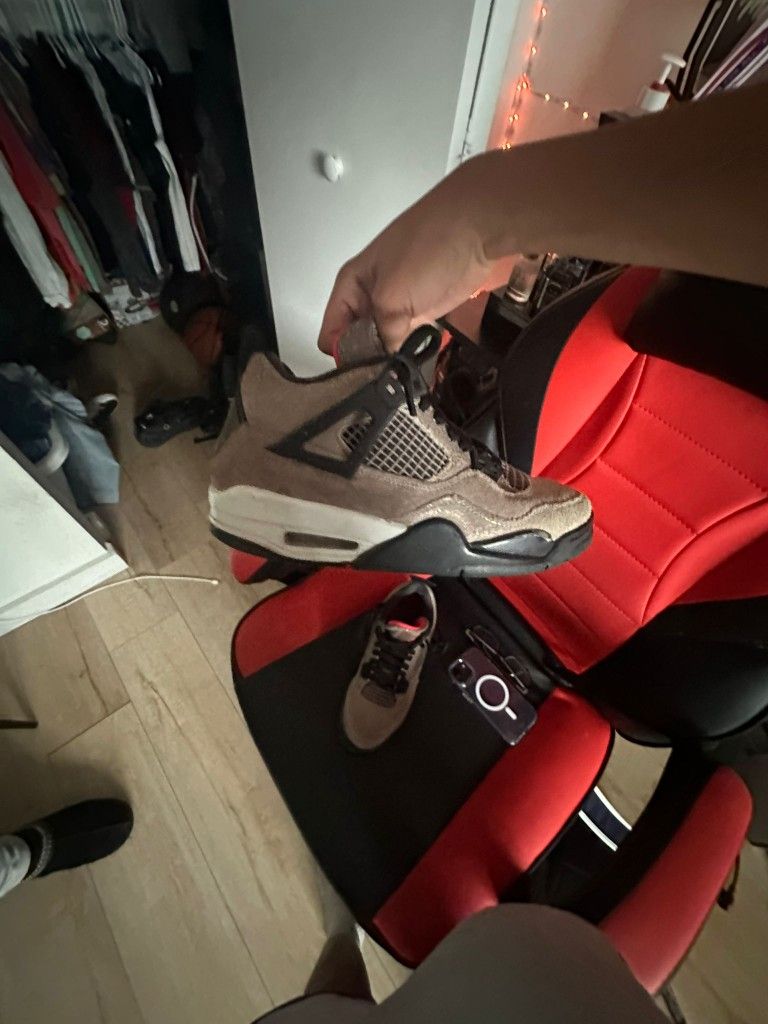 1 Jordan 3 , 2 Jordan 4