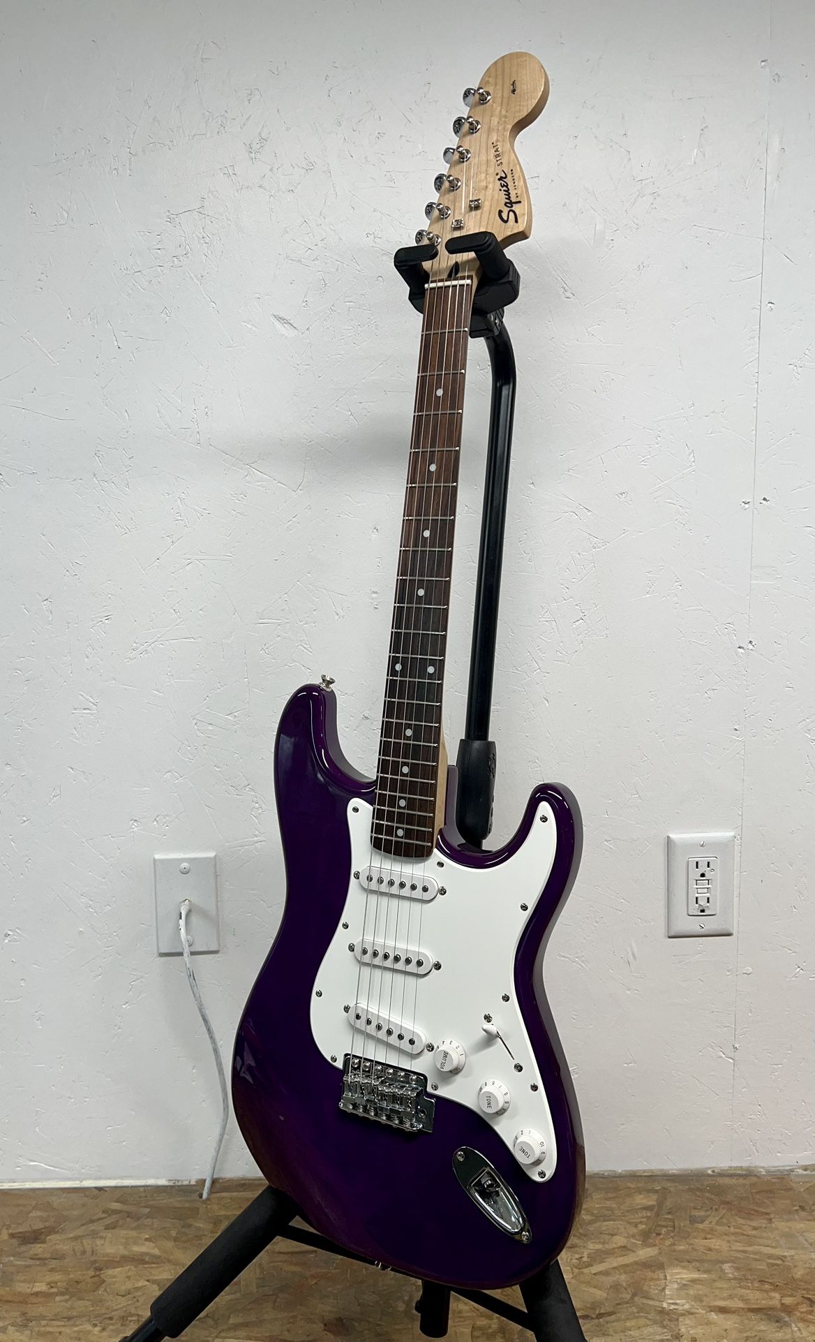 00 Squier Affinity Stratocaster Guitar in Galactic Purple for Sale