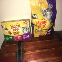 Unopened dry & wet cat food pick up only no holds until tomorrow