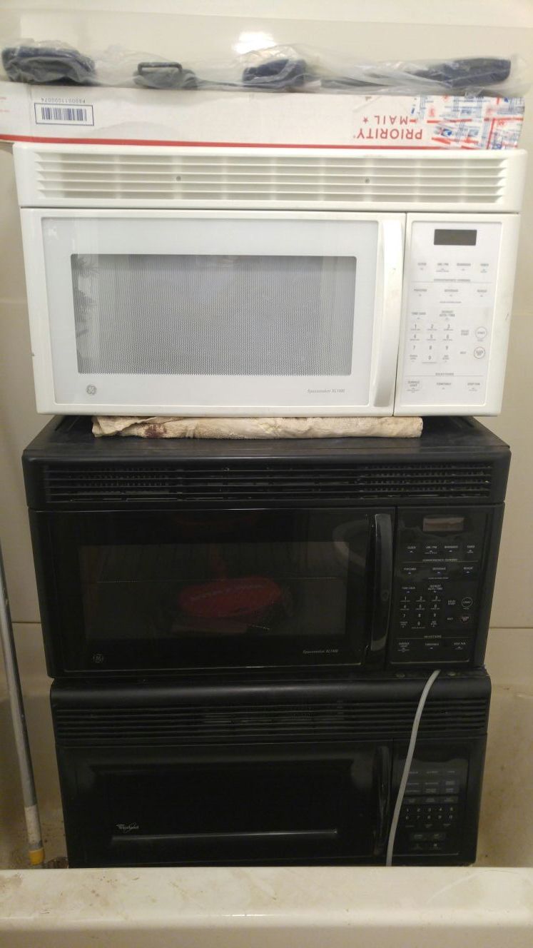 2 GE SPACESAVER XL1400 & 1 WHIRLPOOL MICROWAV RANGE OVEN'S