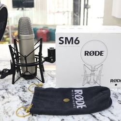 Rode NT1-A Large-Diaphragm Condenser Microphone w/ SM6 Shock Mount
