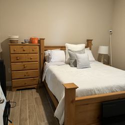 Wood Queen Bedroom Set 