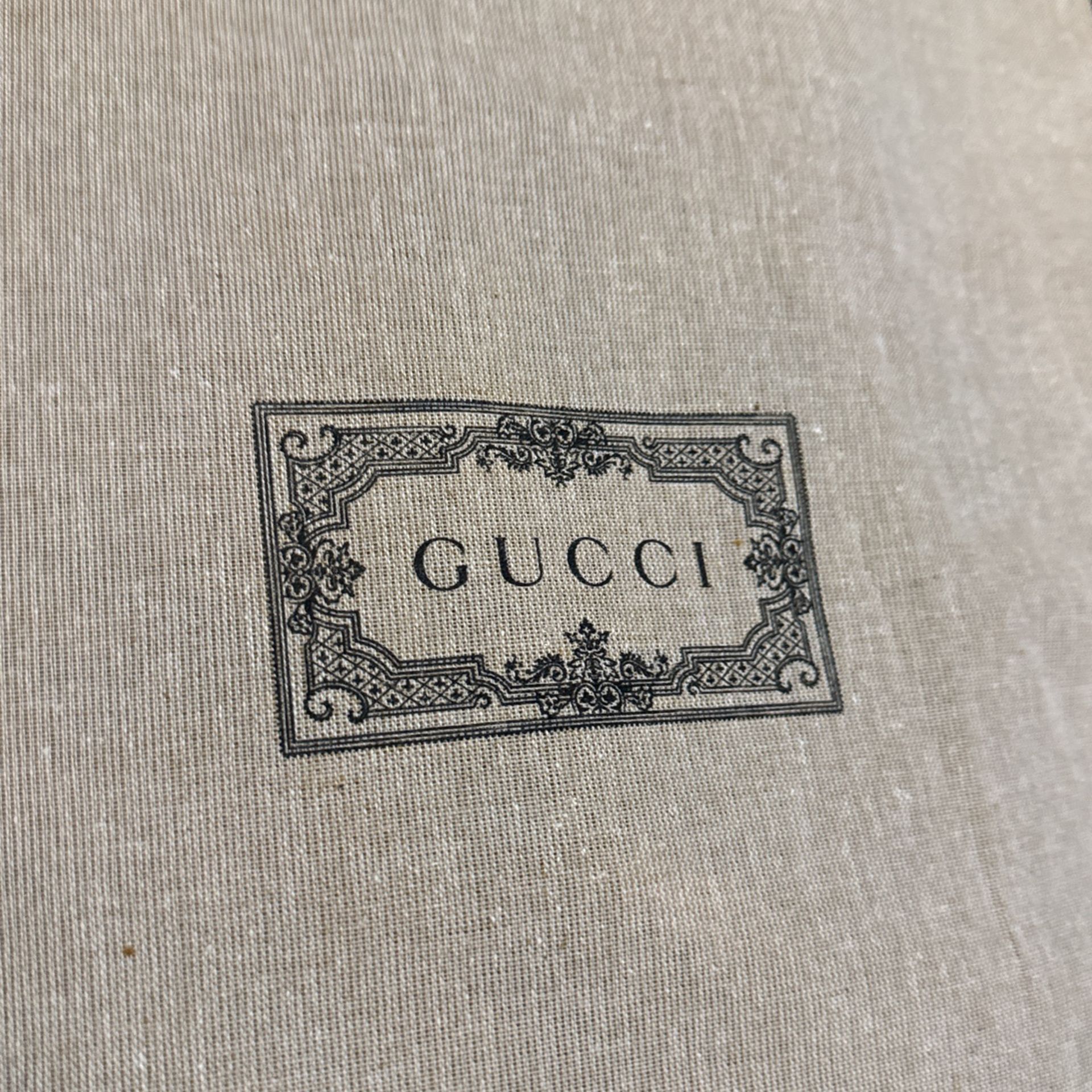 GUCCI Courrier Zip Supreme Canvas Messenger Bag Beige