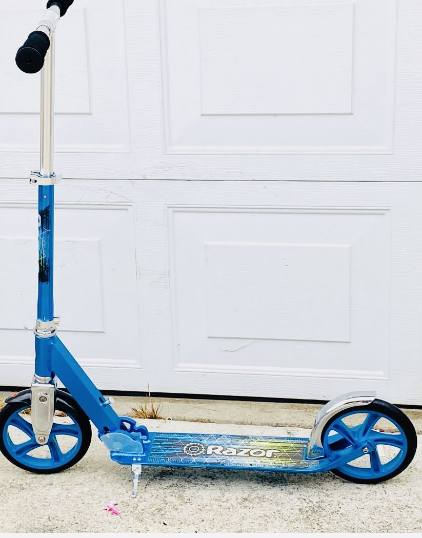 Razor scooter kick Price Is Firm $45