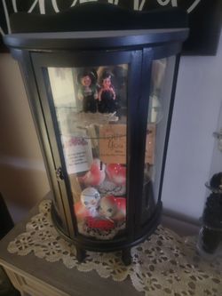 Small curio cabinet 20x16