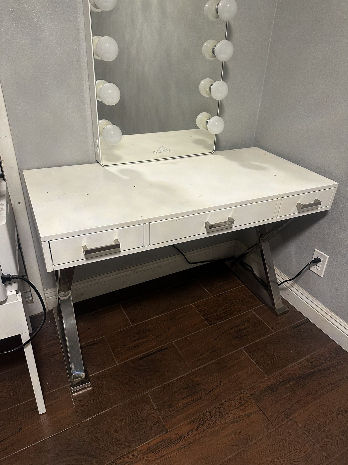 White Desk In Great Condition 