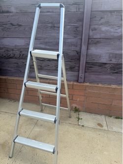 4-Step Gorilla Ladder