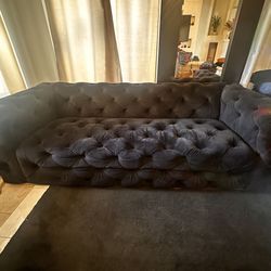 ♥️♥️Beautiful Black Tufted Velvet Sofa, Couch♥️♥️