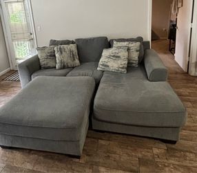 Couch sectional with pillows