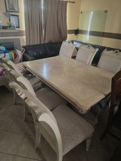 Table and 6 chairs w/table expander