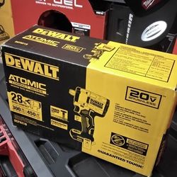 DEWALT 20V MAX BRUSHLESS 1/2" COMPACT IMPACT WRENCH WITH HOG RING ANVIL (TOOL ONLY)