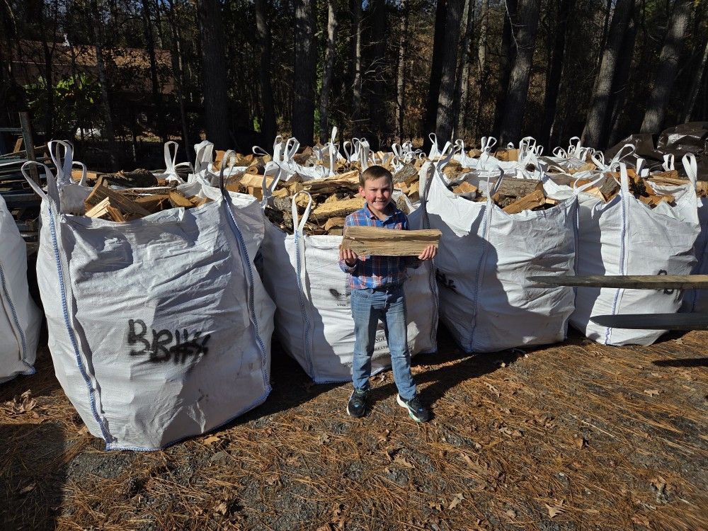 Camp Fire , fire pit Seasoned hardwood firewood mix in Bags