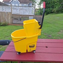 Wave Brake Mop Bucket