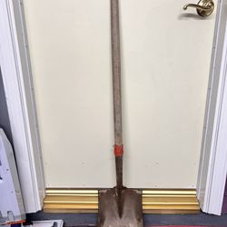 Great Square Edge Shovel In Good Condition