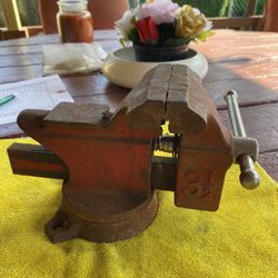 Vintage bench vice