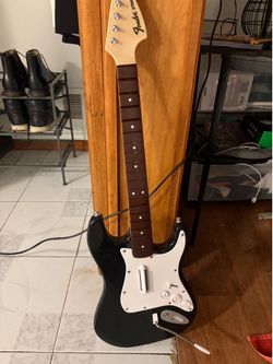 PS4 Rock Band 4 Fender Stratocaster Guitar Controller + Game