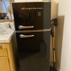 Frigidaire Retro Fridge