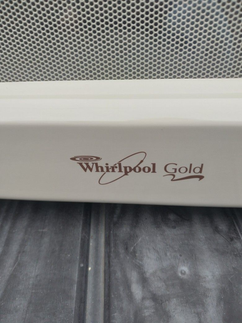 Whirlpool .5 Cu Ft White Microwave Countertop Small Space Plate Size for  Sale in Corona, CA - OfferUp