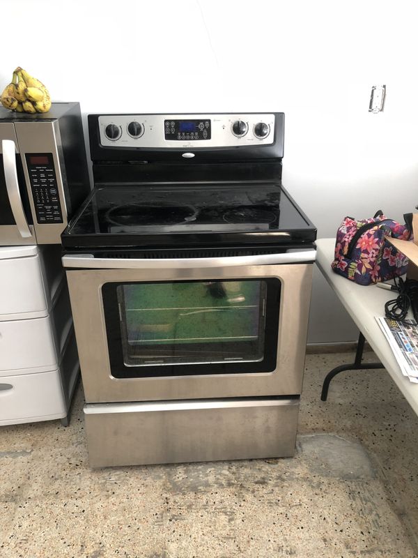 Whirlpool stove with steam clean for Sale in Miami, FL OfferUp