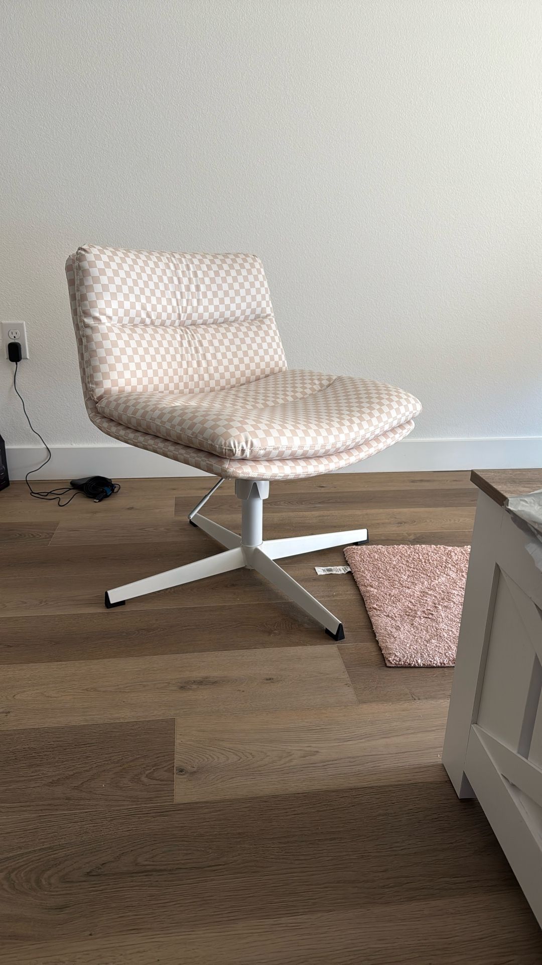 Modern Swivel Accent Chair – Pink & White Checkered Upholstery