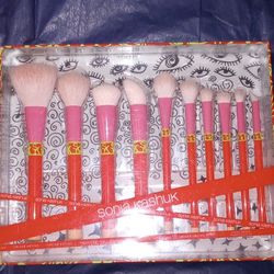 Makeup Brushes New .