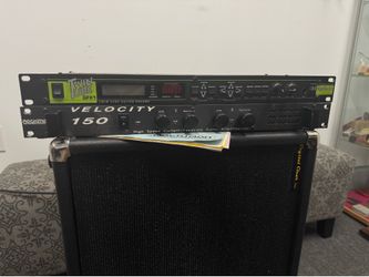 Pro sound: Roctron velocity amp, DigiTech, dual speaker cabinet
