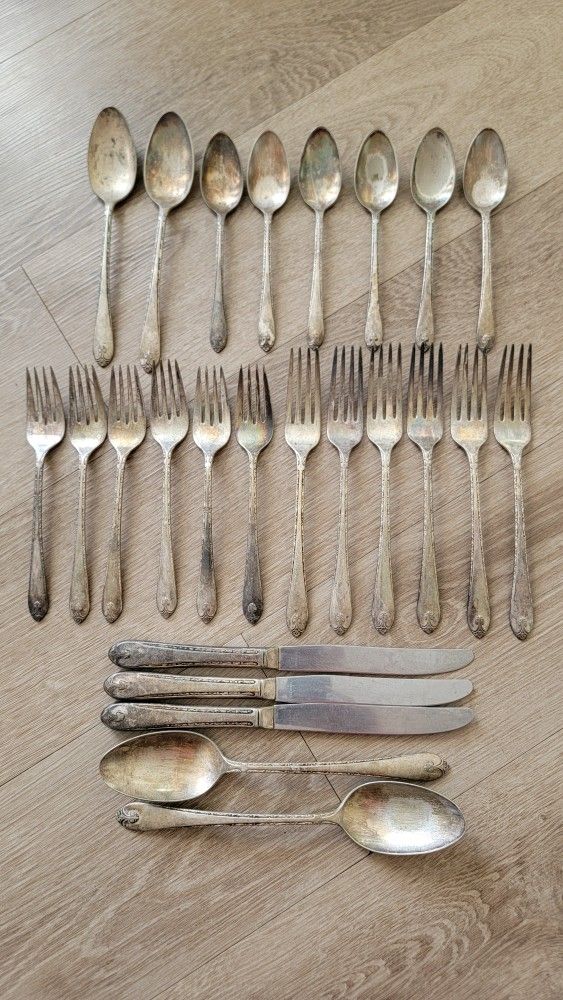 WM Roger's 1940's Flatware (Exquisite)