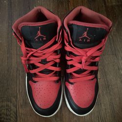 Jordan 1’s Red And Black Size:5.5