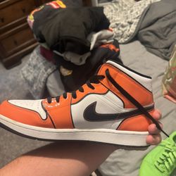 Jordan 1 Mid SE Turf Orange With Box 