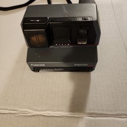 Vintage, Polaroid Impulse, 600 Film Instant Camera, w/ Strap no film