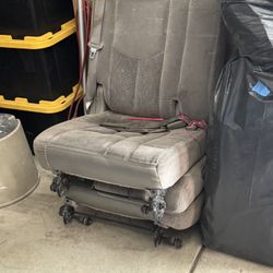 2004 chevy tahoe seats 