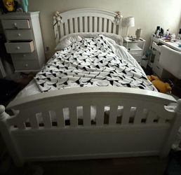 Full size bed