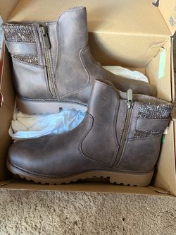 9.5 Brown Leather Sketcher short boots