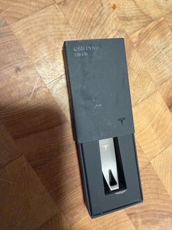 Tesla USB Drive 128GB OEM