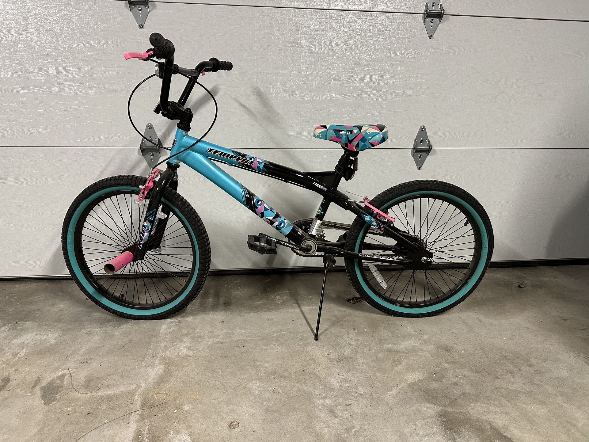 Kent Bicycles 20" Girl's Tempest Bicycles, Black/Aqua