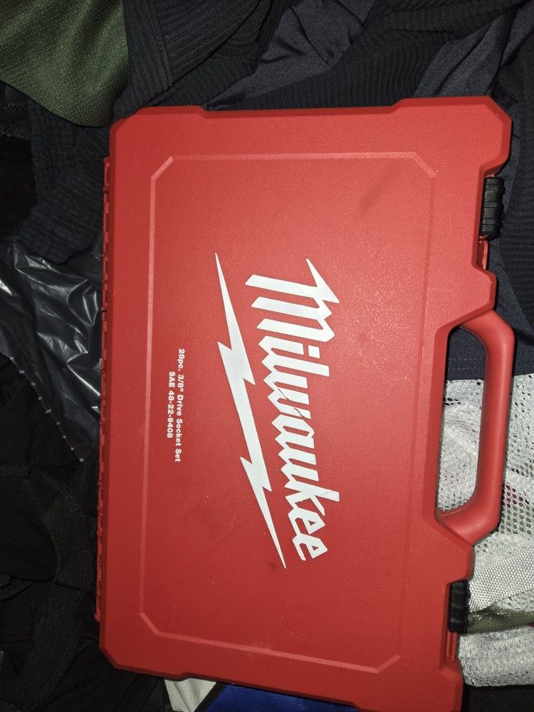 SOCKET SET "MILWAUKEE "