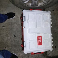 Milwaukee Pack Out Ice Chest 