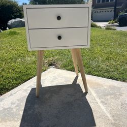 Cute White Retro End Table/Dresser