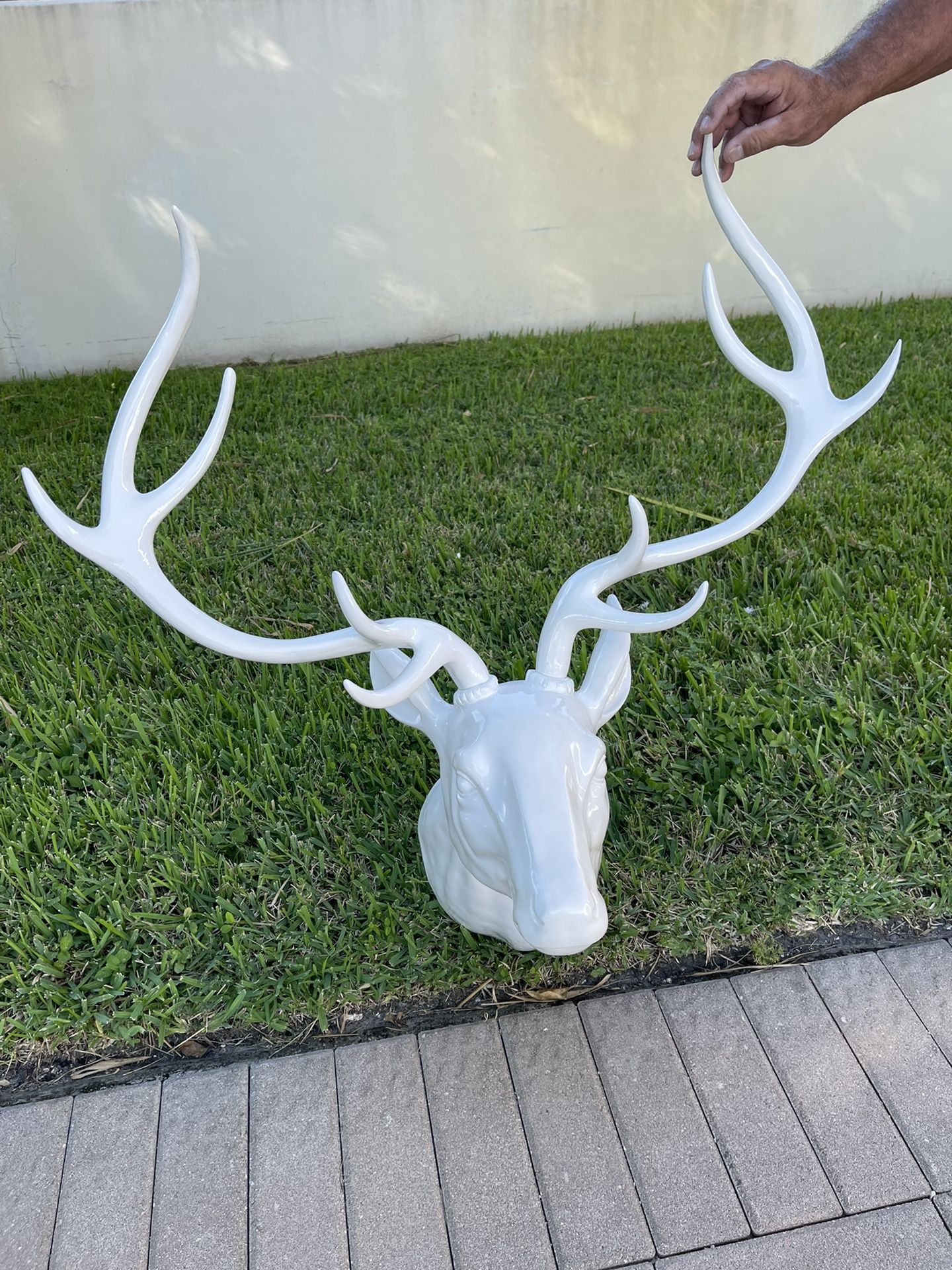 Z Gallerie Modern Lacquer White Deer Head