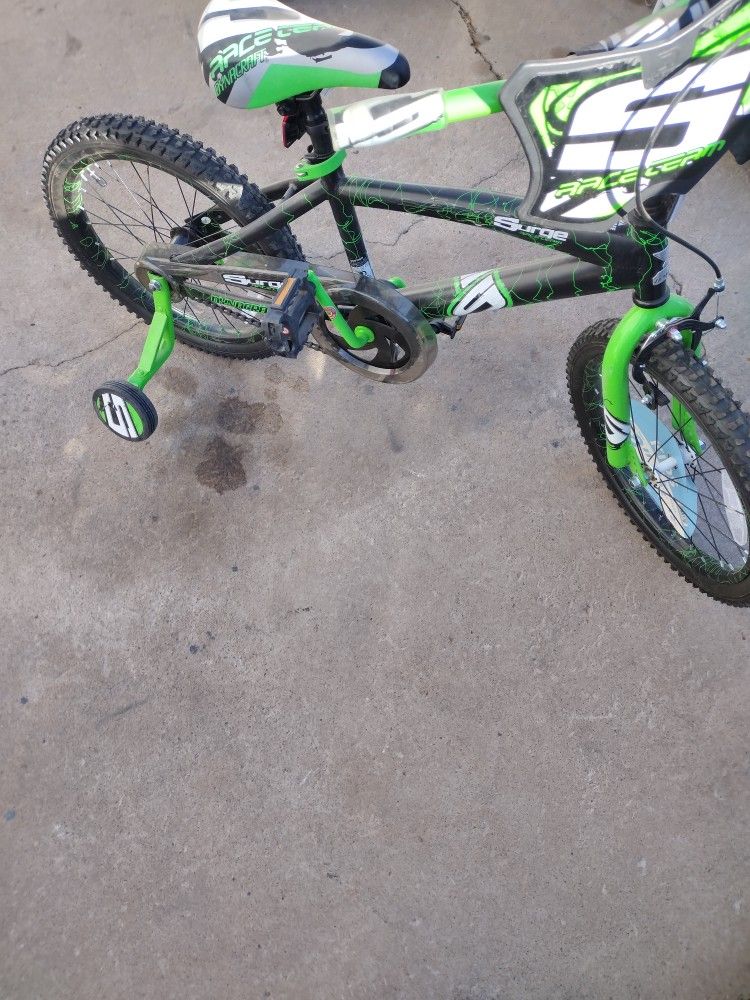 New 18-in Kids Bike With Training Wheels No Offers No Trades 75th Ave Indian School Serious Buyers Only Please