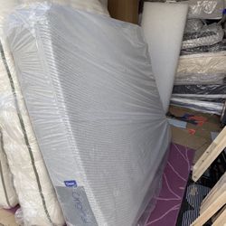 Brand New Queen Size Memory Foam Casper Original Mattress!!