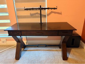 Computer Desk with Dual Monitor Arm – Excellent Condition