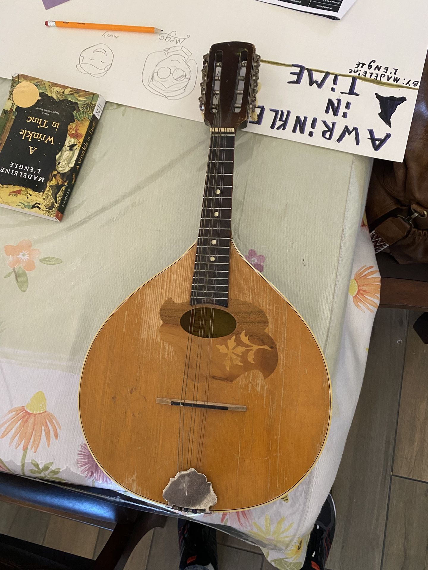 MANDOLIN 