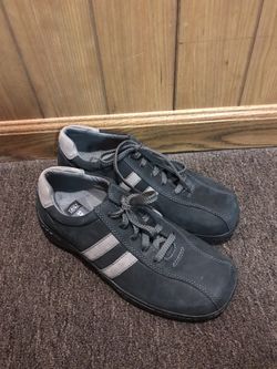 Skechers men's shoes size 8,5 Like new