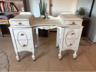 Vintage Kneehole Vanity/Dressing Table – $40 OBO (Pickup Only)
