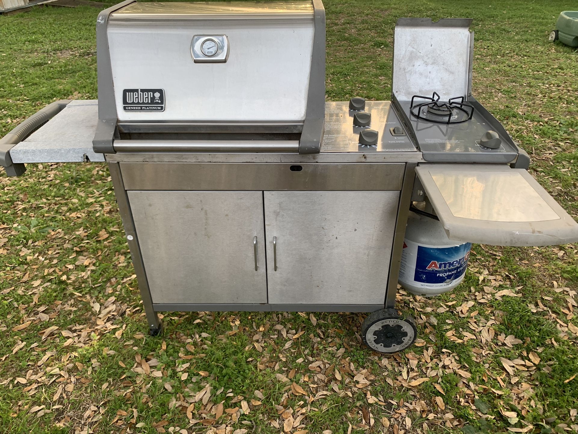 WEBER GAS GRILL