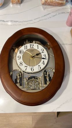 Small World Rhythm motion clock