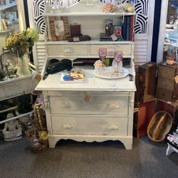  Victorian Cottage Secretary 