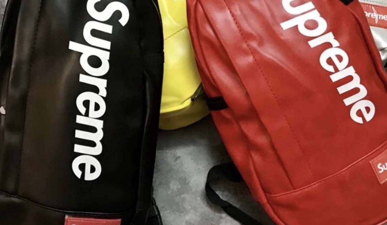 supreme crossbody bag outfit