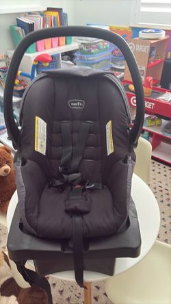 Baby car seat (Evenflo)